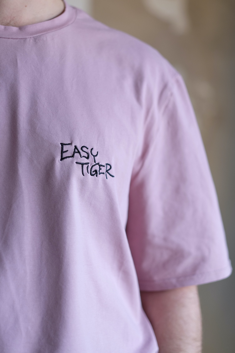 Das oversized Easy Tiger T-Shirt in altrosa