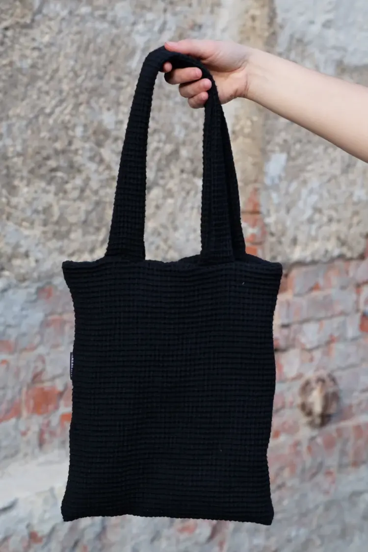 Kleine Waffelpiqué-Tasche – Bild 4